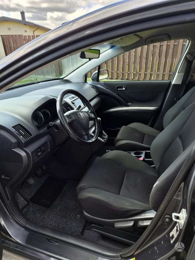 Toyota Corolla Verso - 2