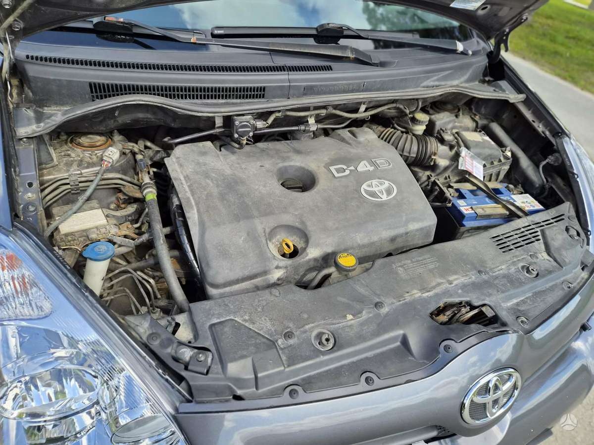 Toyota Corolla Verso - 8