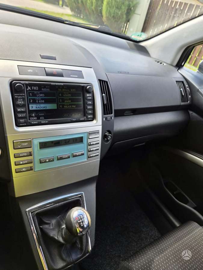 Toyota Corolla Verso - 9