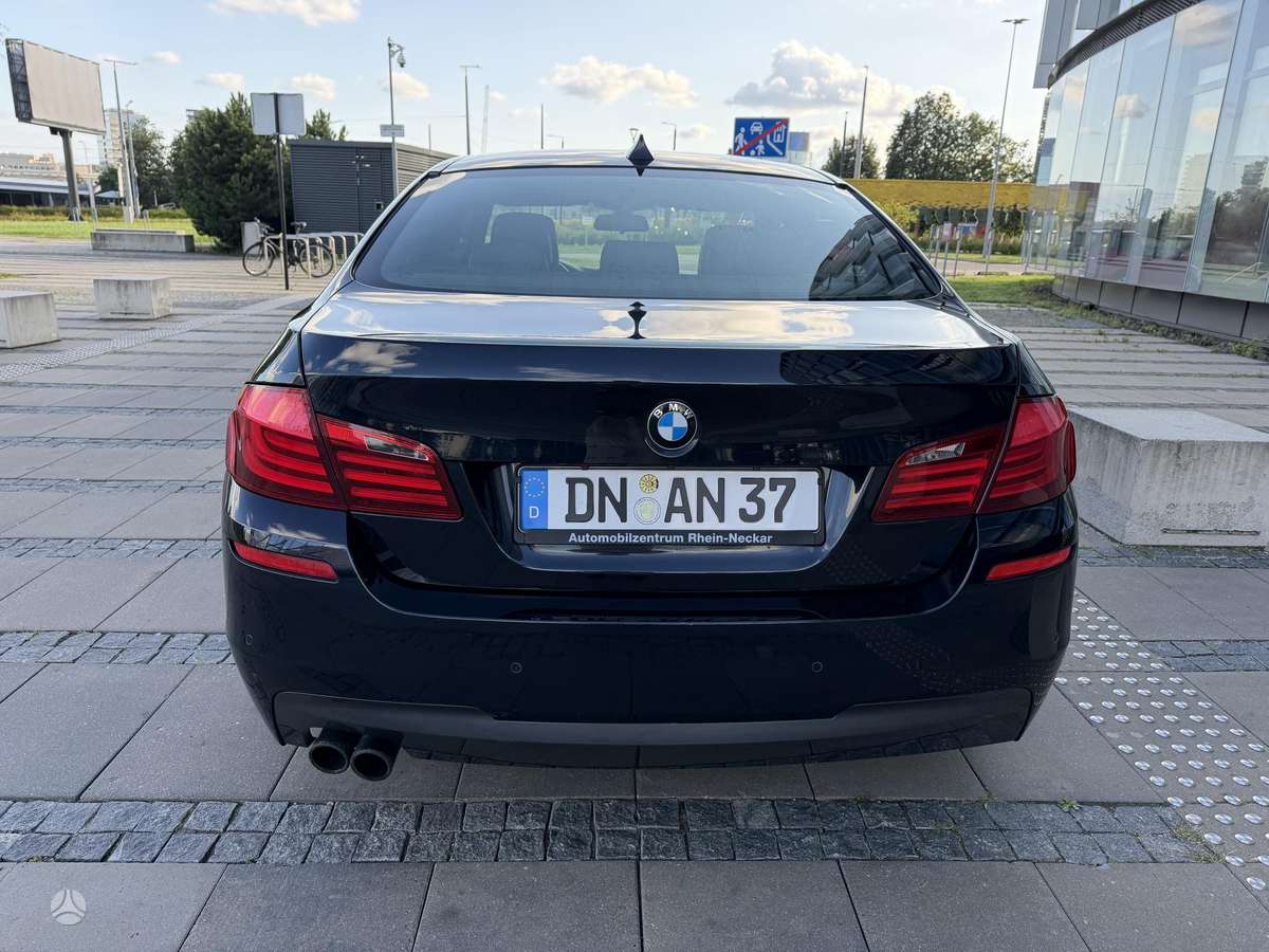 BMW 530, saloon / sedan