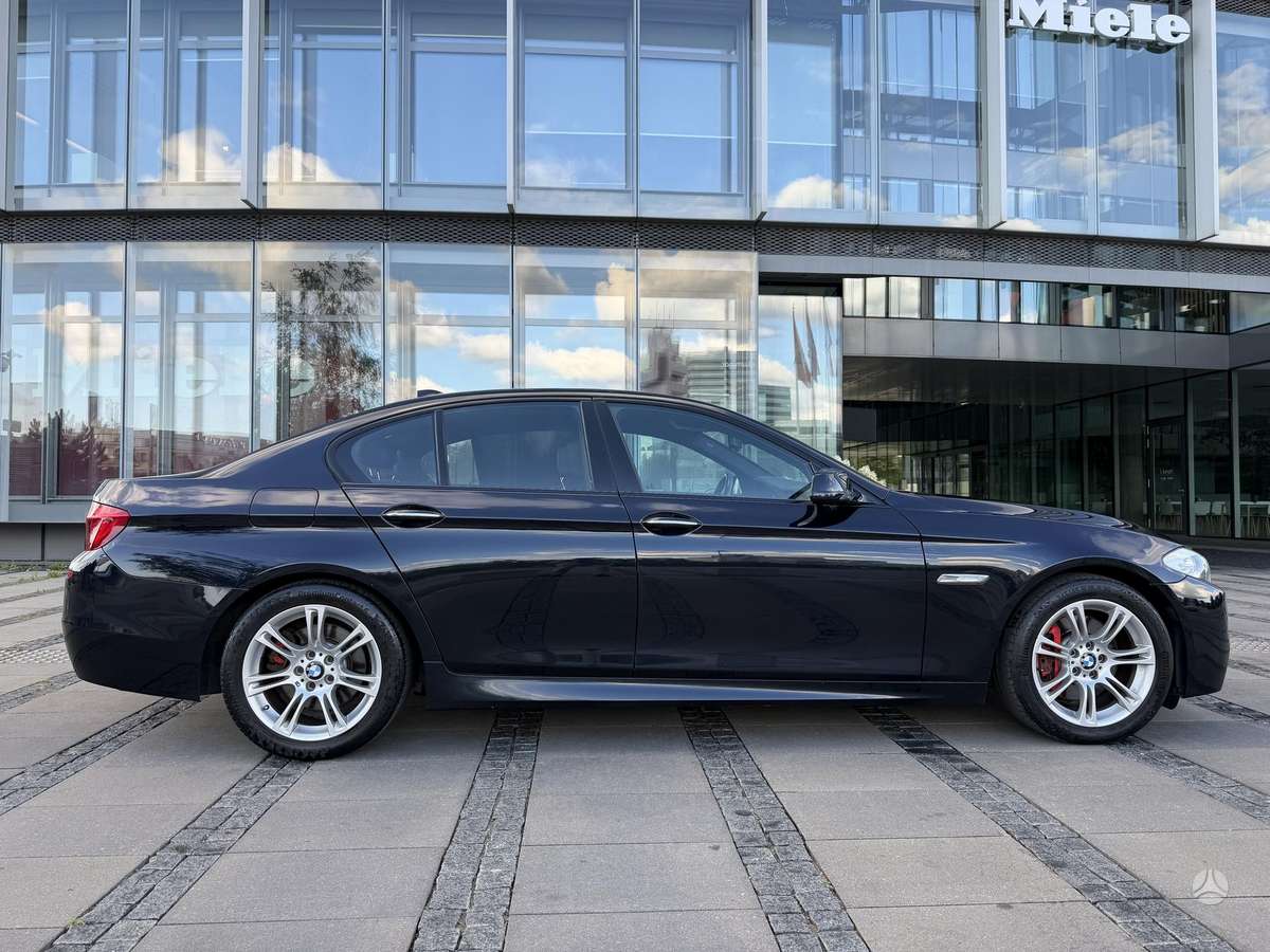 BMW 530, saloon / sedan