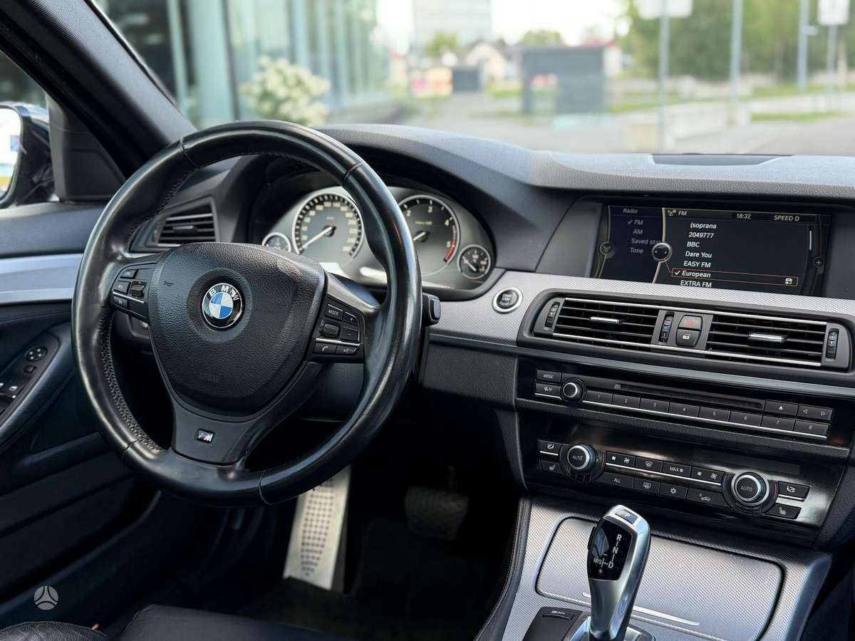 BMW 530, saloon / sedan