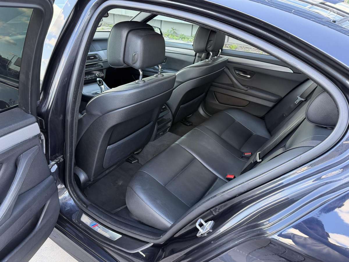 BMW 530, saloon / sedan