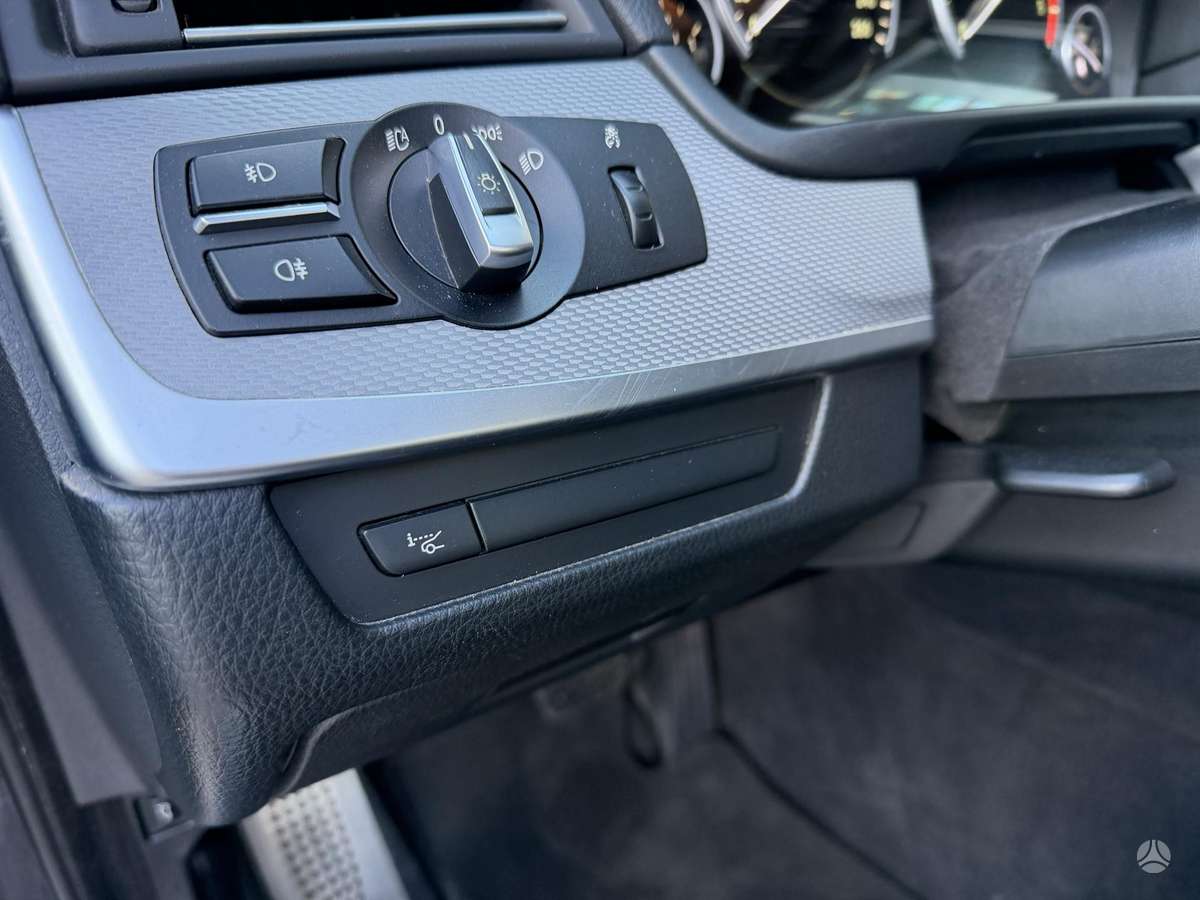 BMW 530, saloon / sedan