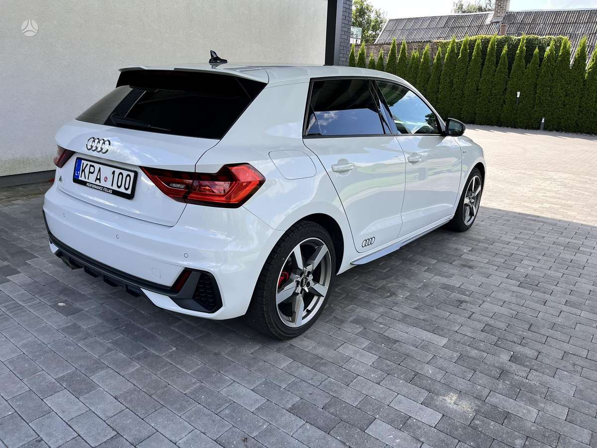 Audi A1, 2.0 l., Хэтчбек