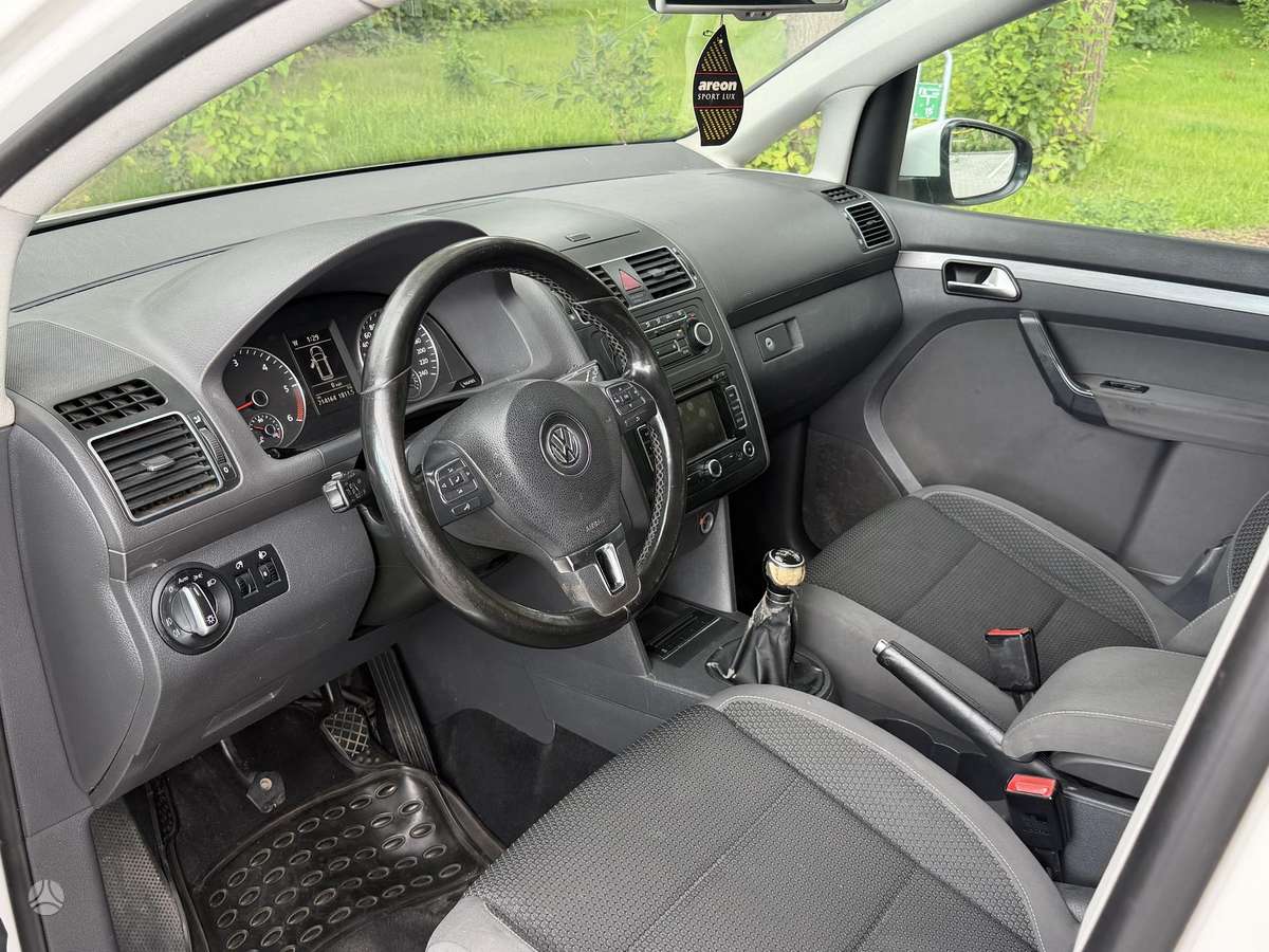 Volkswagen Touran - 9