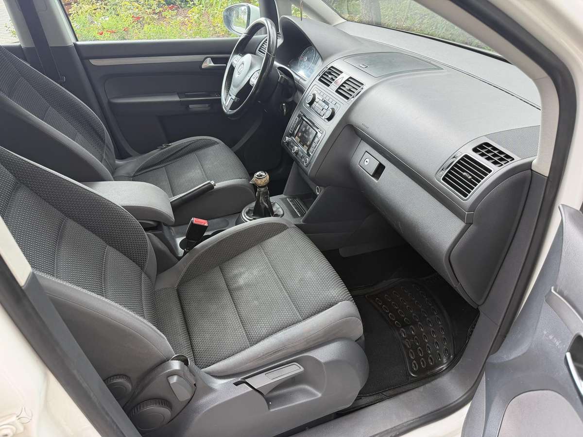 Volkswagen Touran - 11
