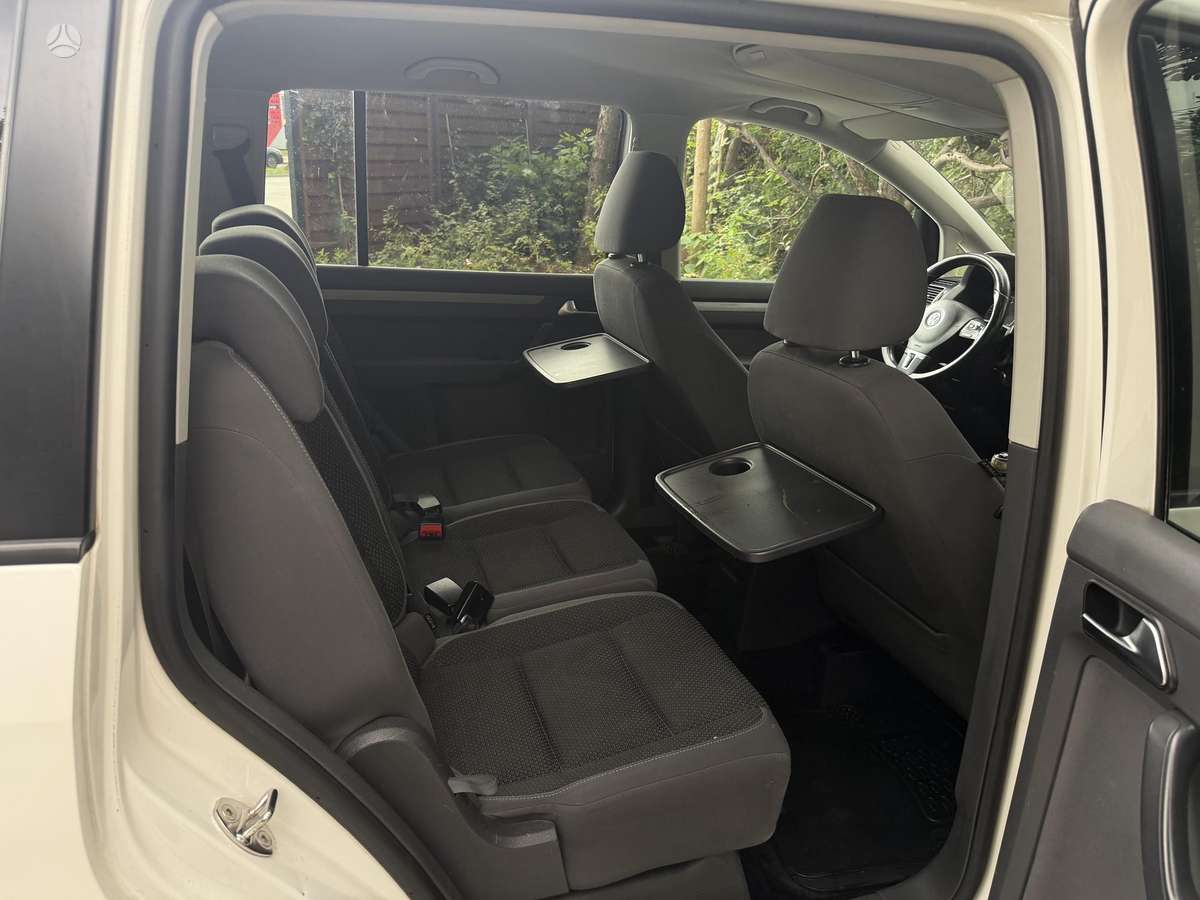 Volkswagen Touran - 12