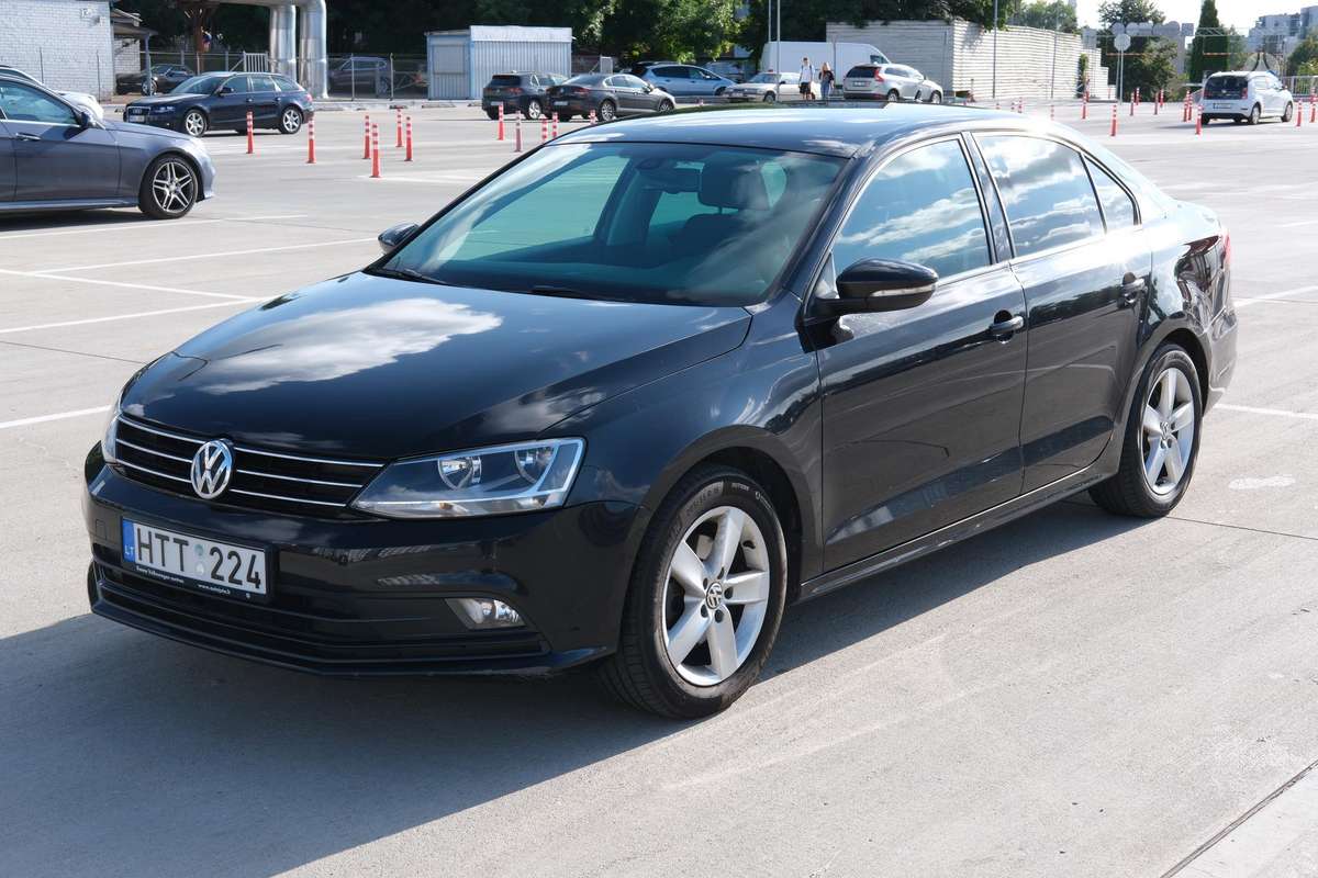 Volkswagen Jetta - 1