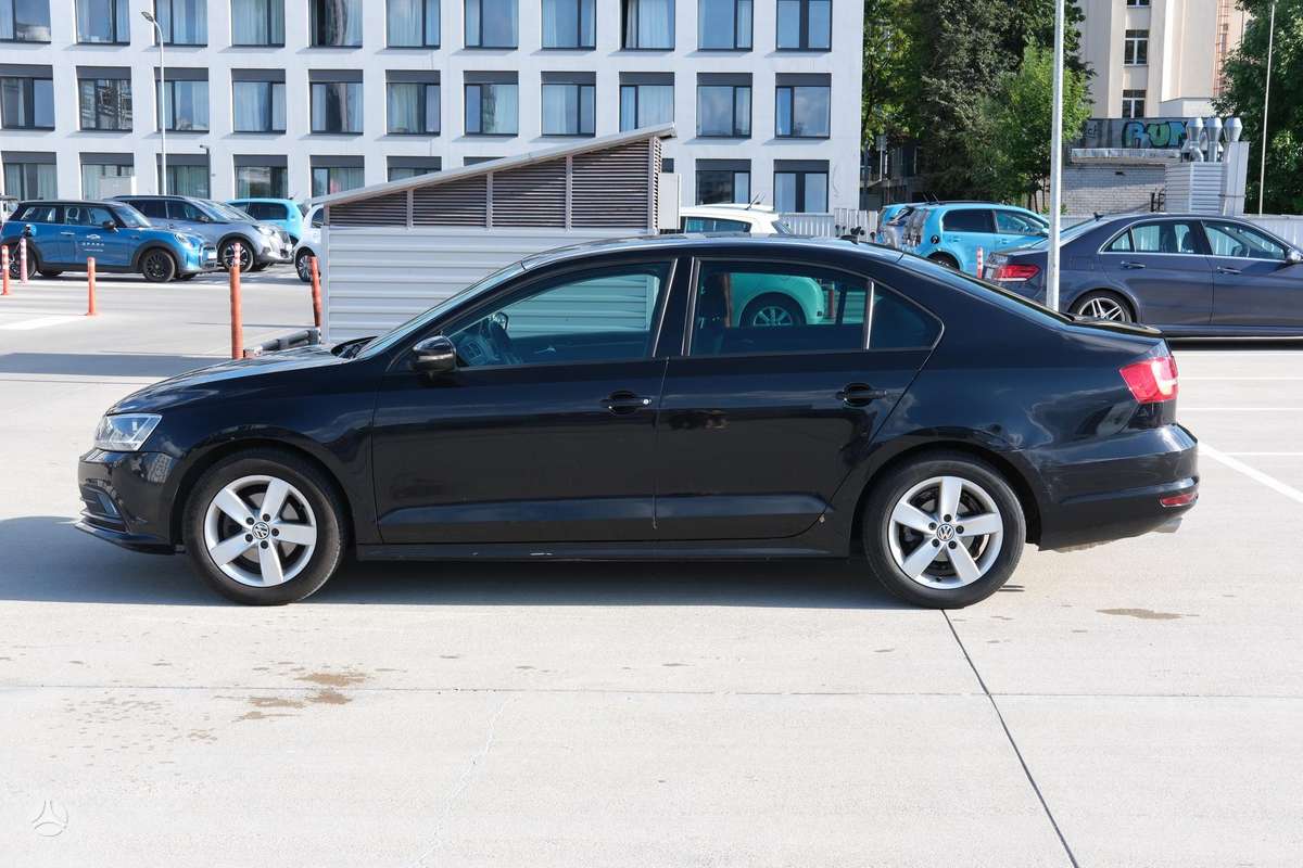 Volkswagen Jetta - 2