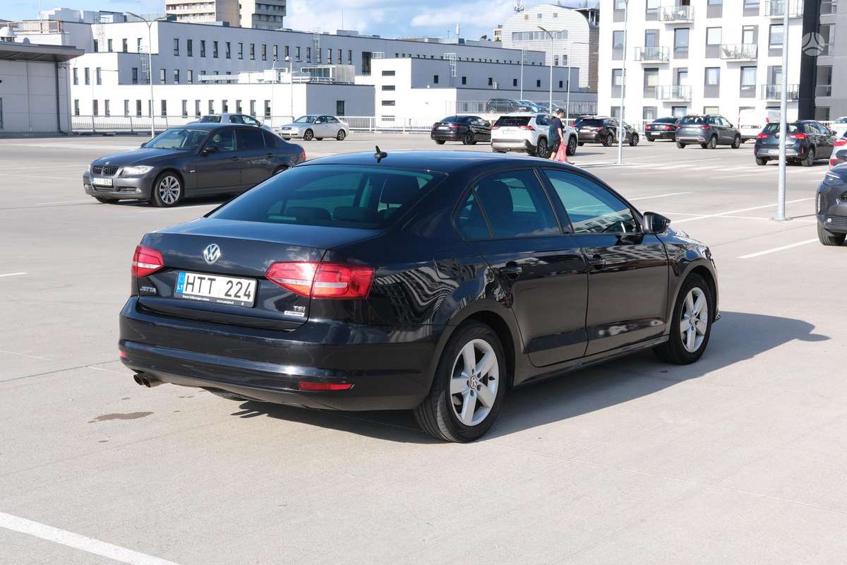Volkswagen Jetta - 4