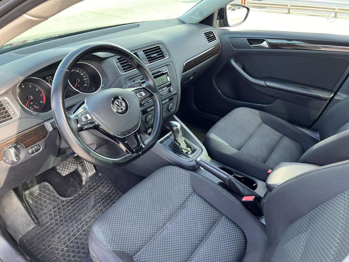 Volkswagen Jetta - 12