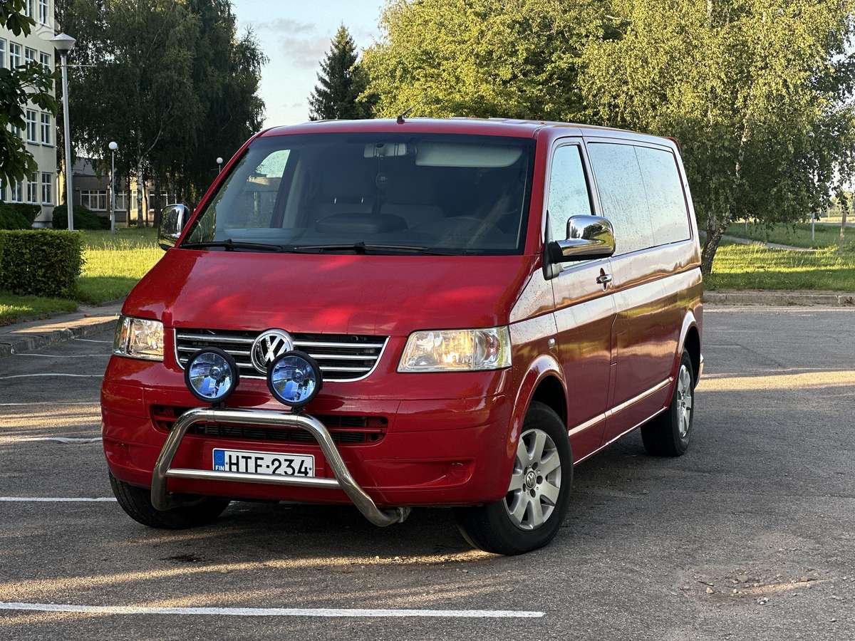 Volkswagen Caravelle - 1