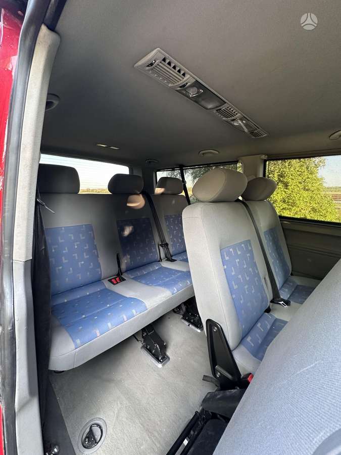 Volkswagen Caravelle - 9