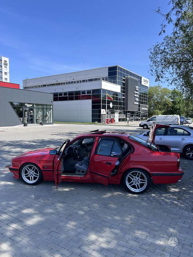 BMW 520, 2.0 l., Седан