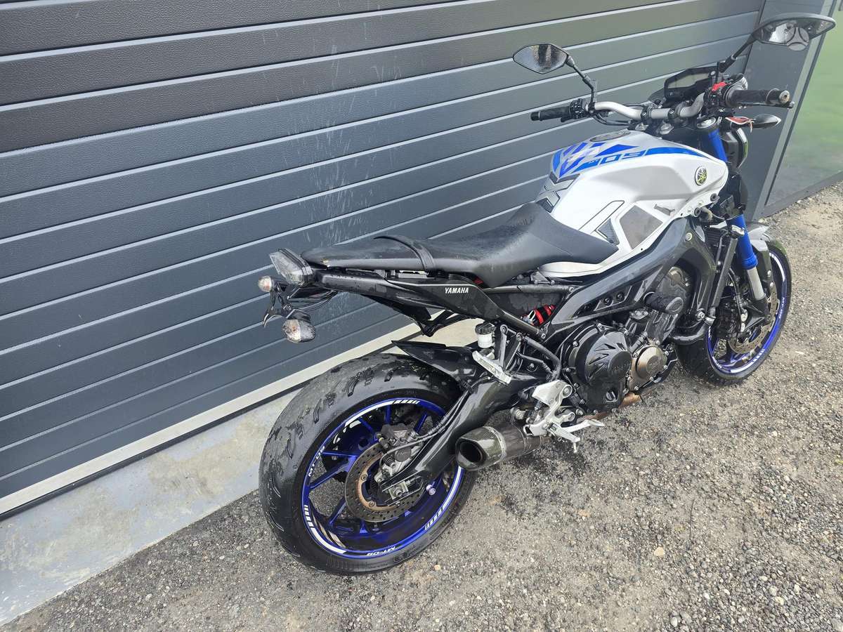 Yamaha MT 09, street / classic
