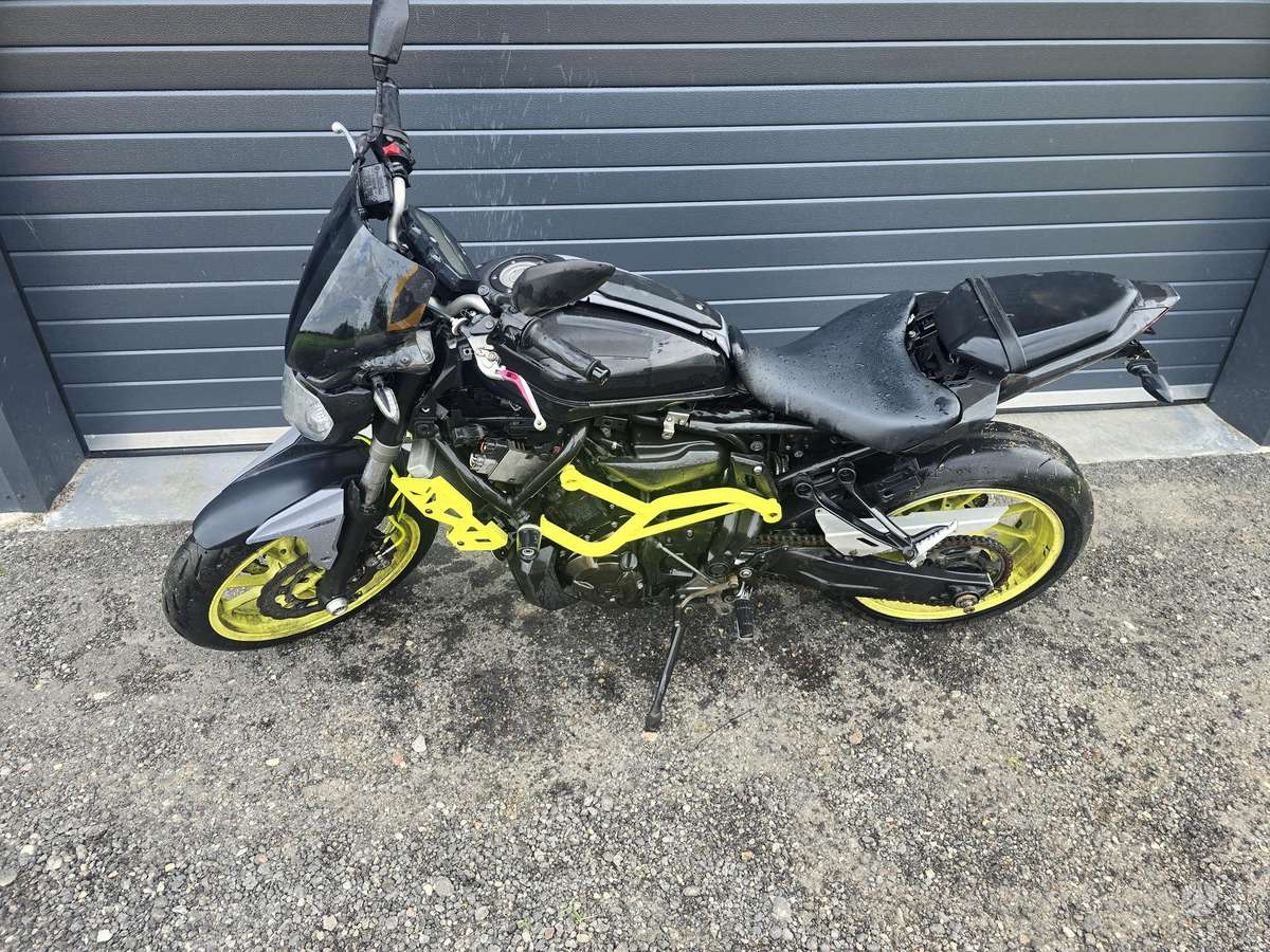 Yamaha MT 07, street / classic