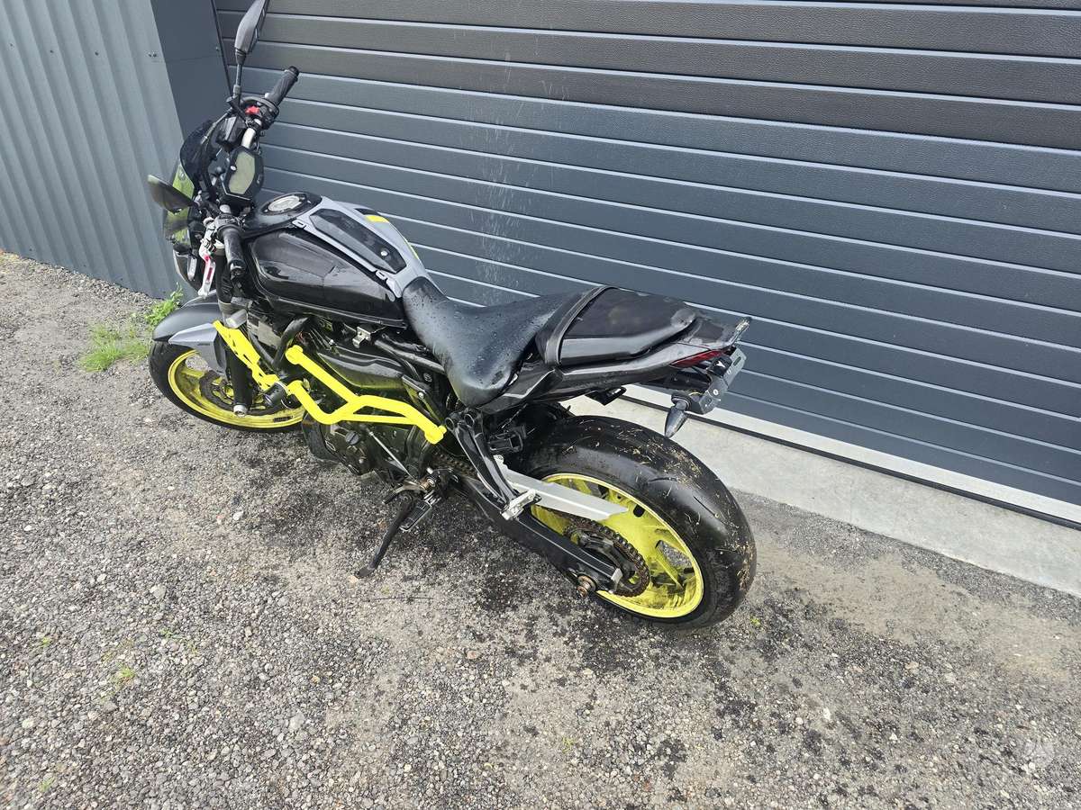 Yamaha MT 07, street / classic