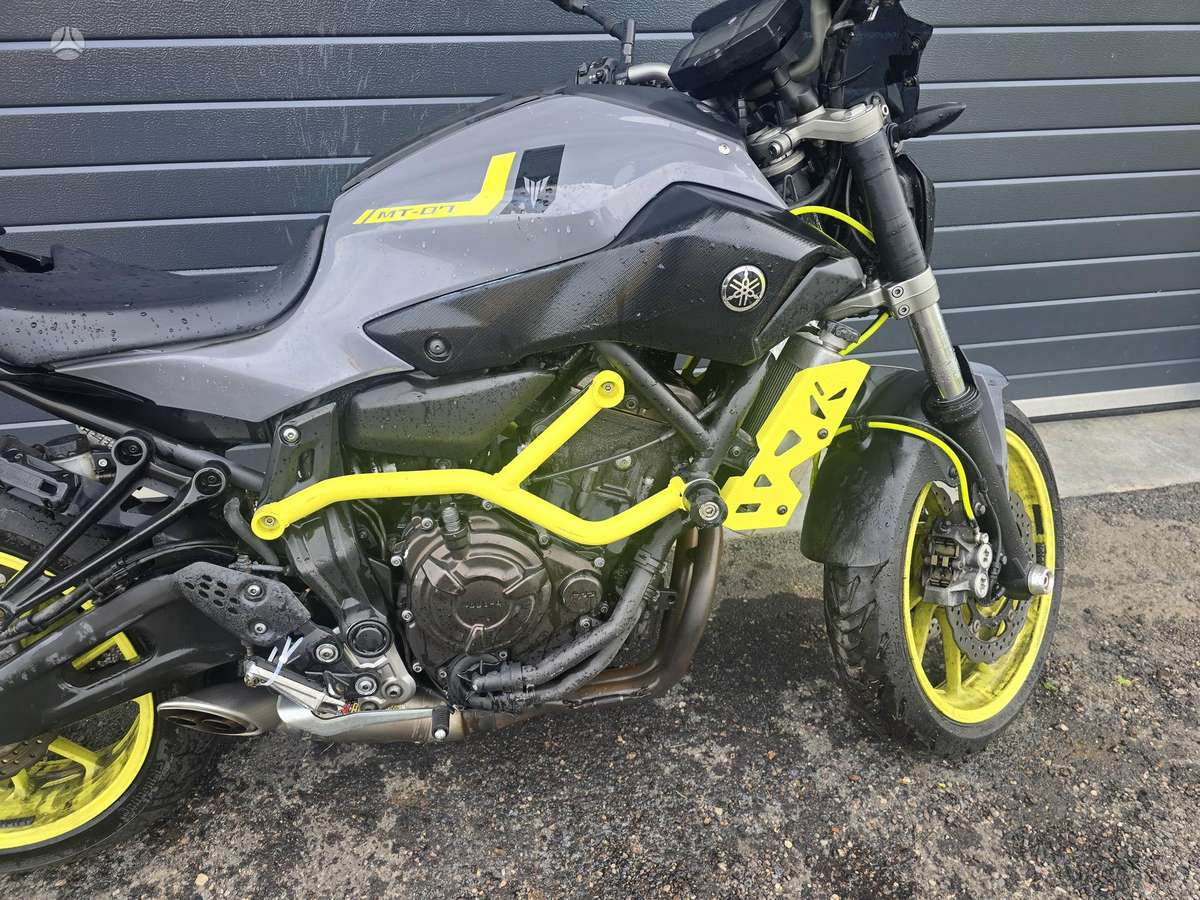 Yamaha MT 07, street / classic