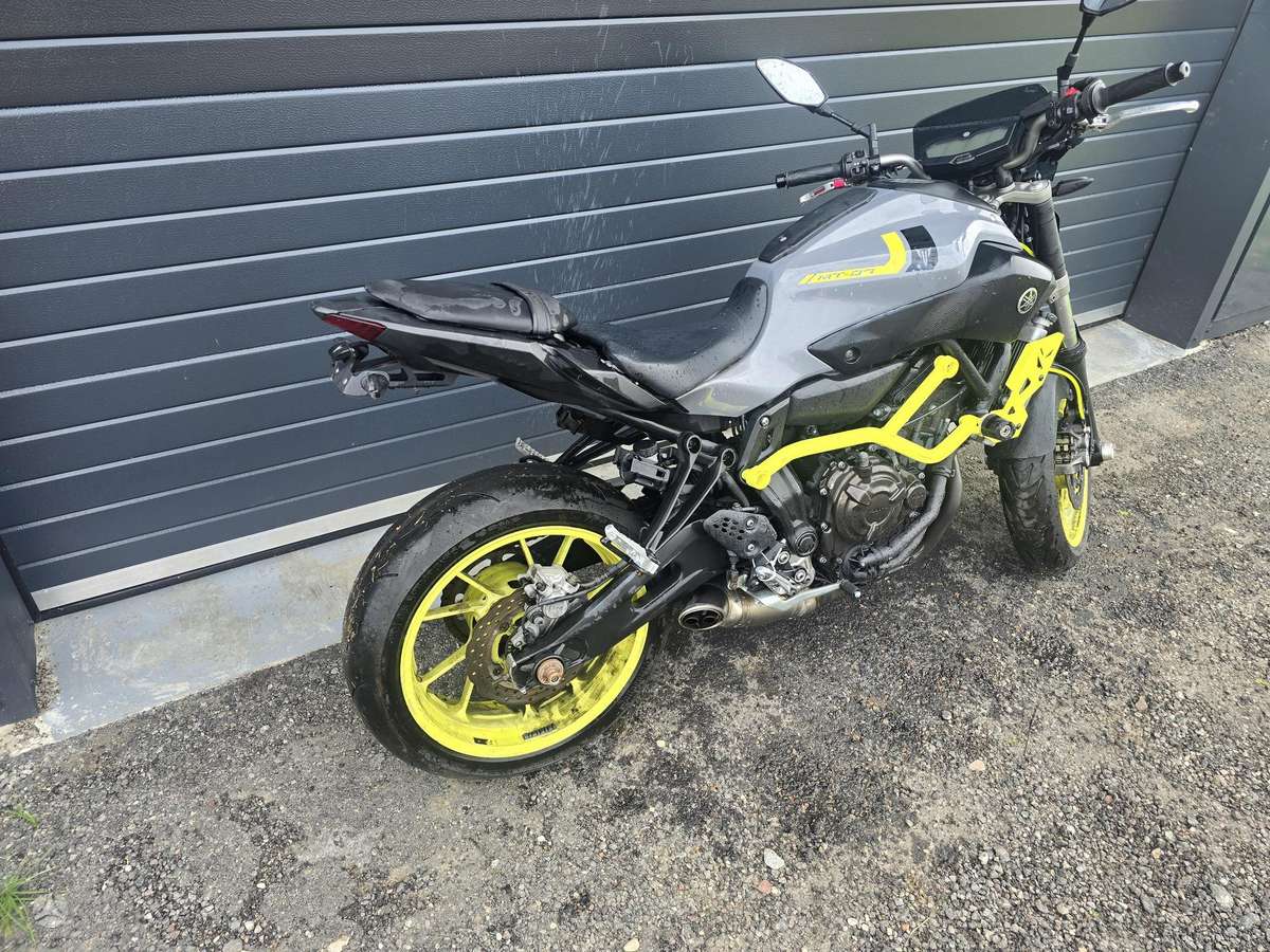 Yamaha MT 07, street / classic