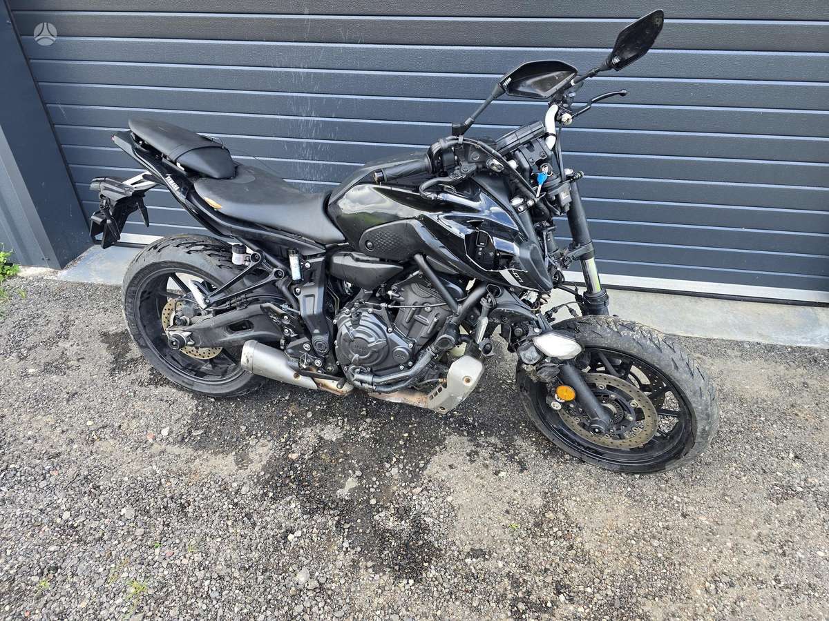 Yamaha MT 07, street / classic