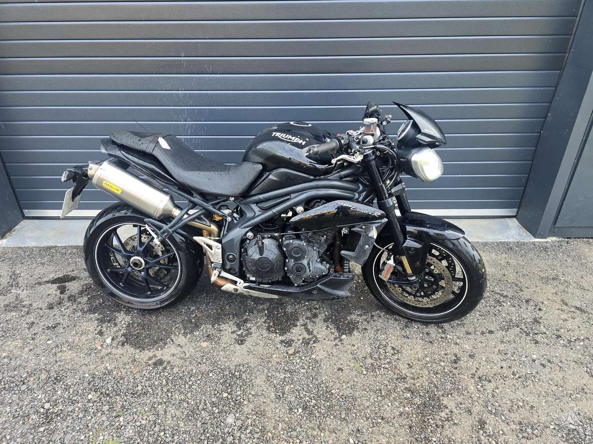 Triumph Speed Triple, street / классические