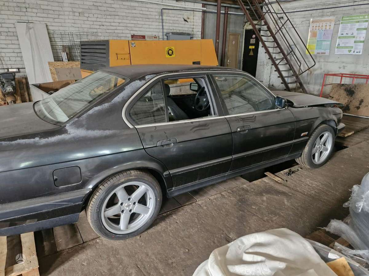 BMW 524, 2.4 l., Седан