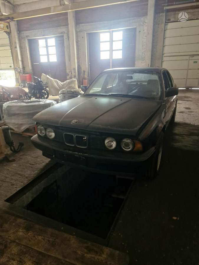 BMW 524, 2.4 l., Седан