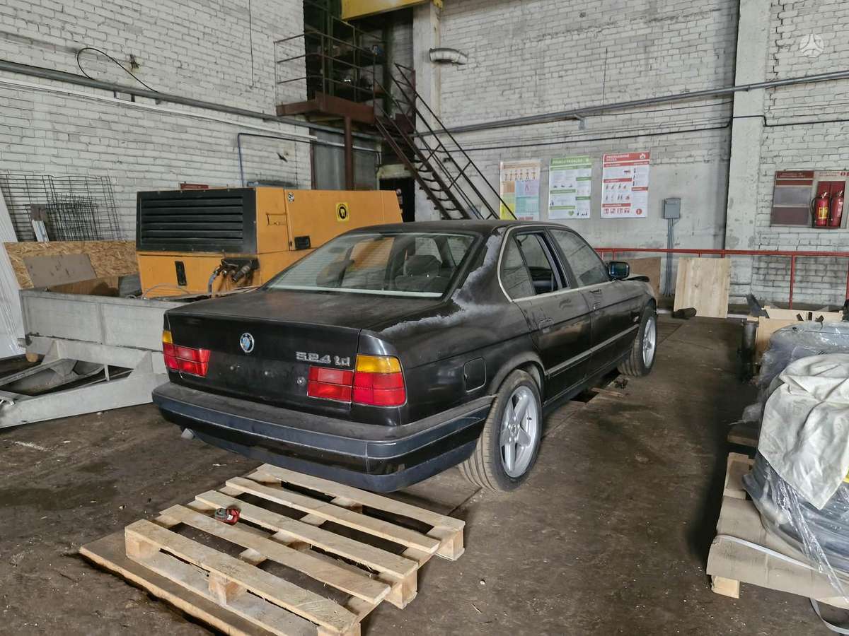 BMW 524, 2.4 l., Седан