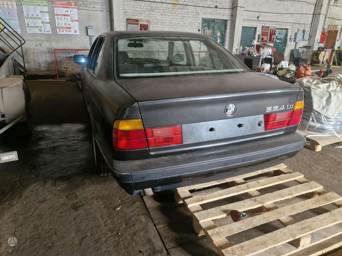 BMW 524, 2.4 l., Седан