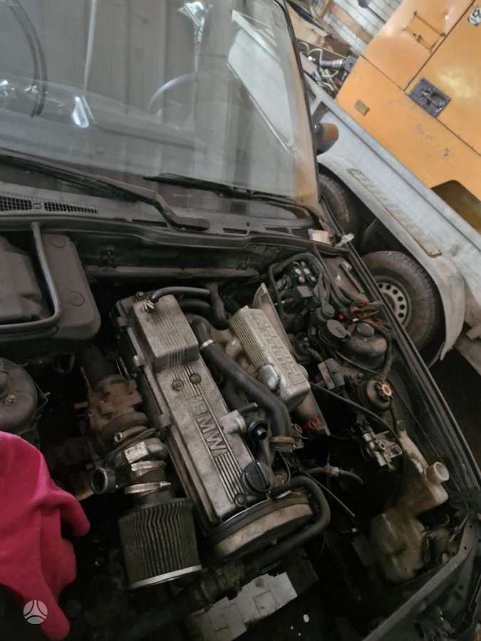BMW 524, 2.4 l., Седан