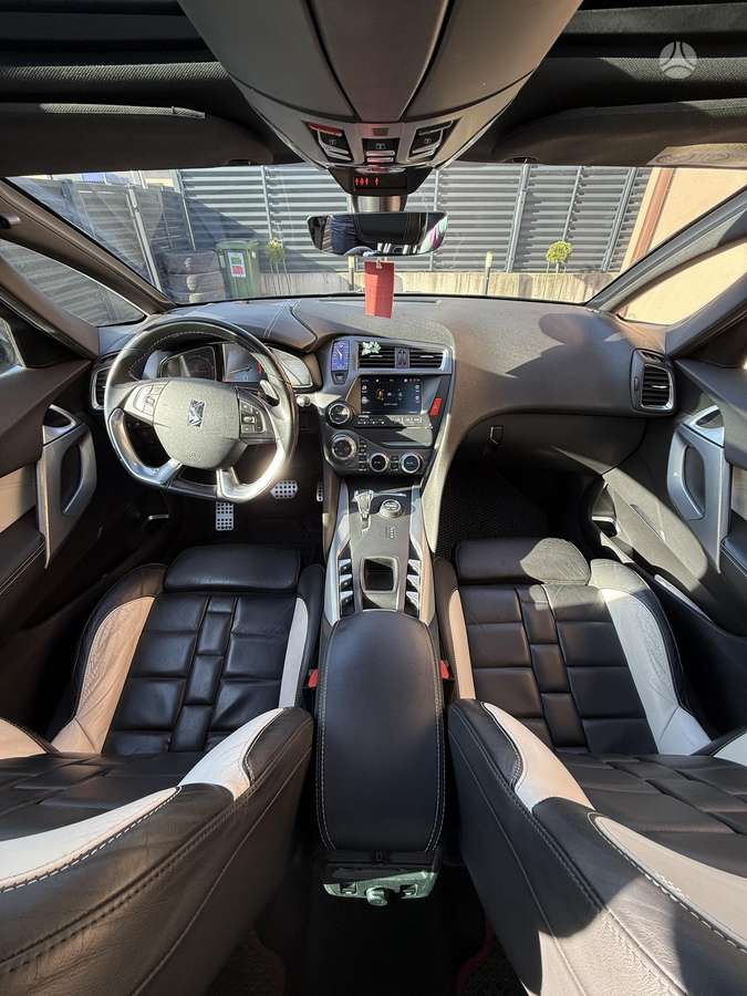 Citroen DS5, 2.0 l., hatchback