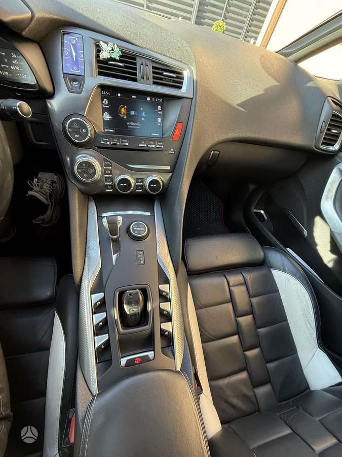Citroen DS5, 2.0 l., hatchback