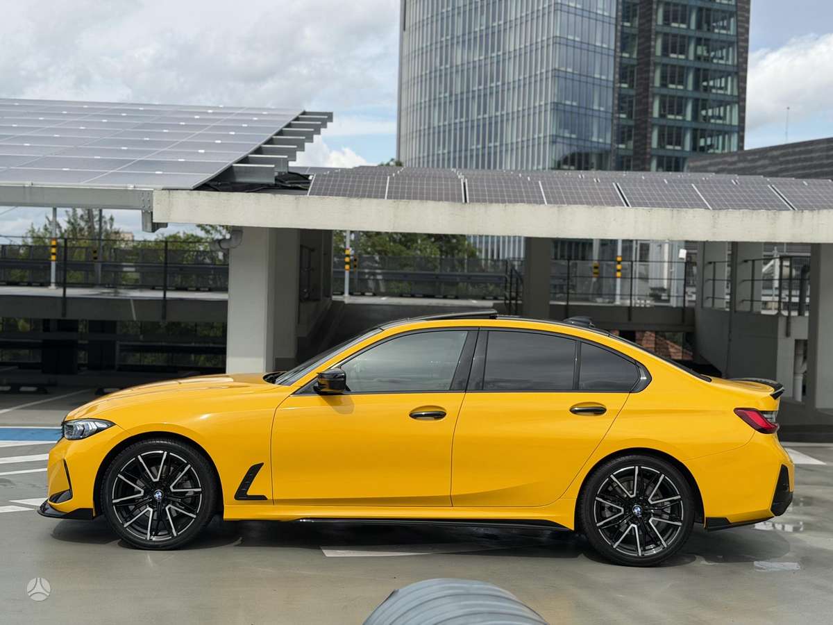 BMW 330, 2.0 l., Седан
