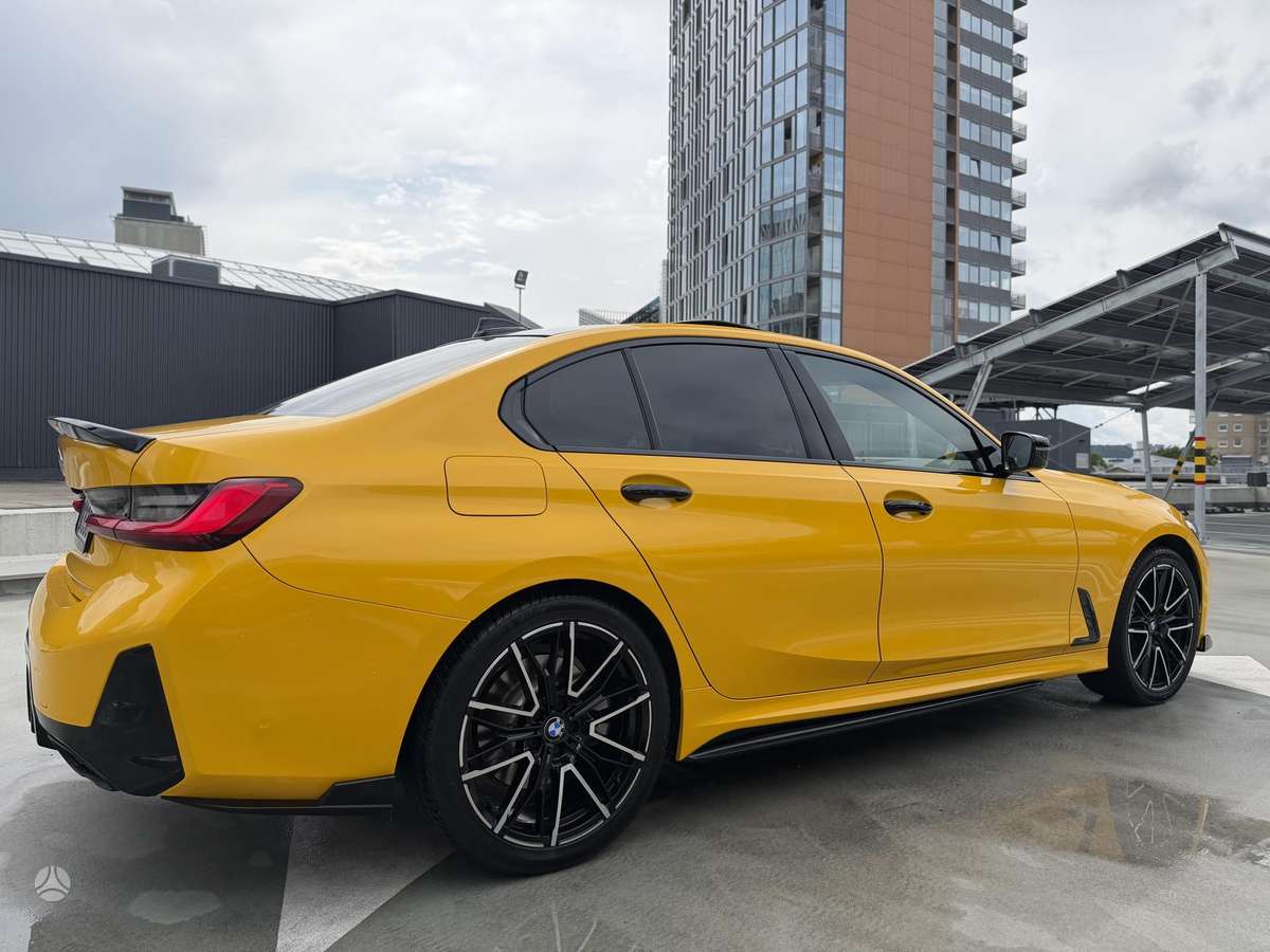 BMW 330, 2.0 l., Седан