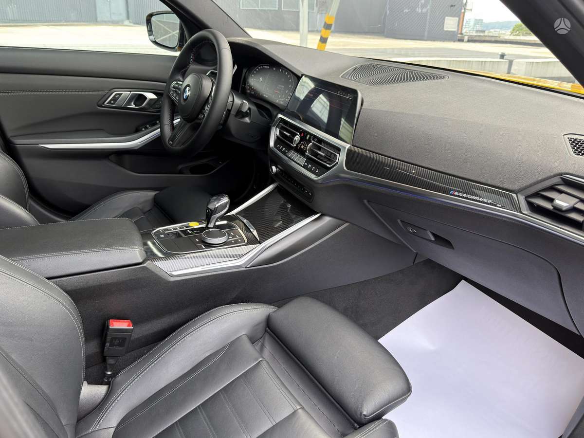 BMW 330, 2.0 l., Седан