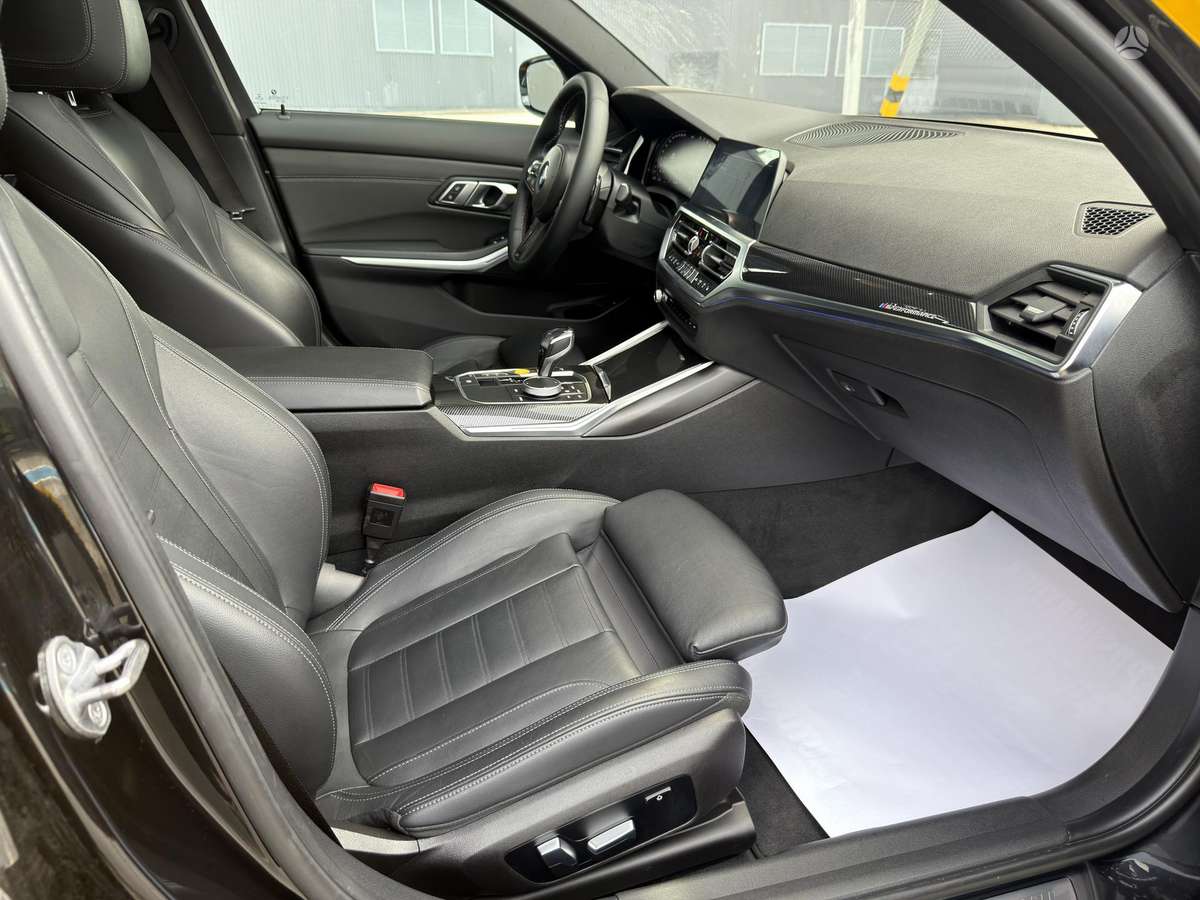 BMW 330, 2.0 l., Седан