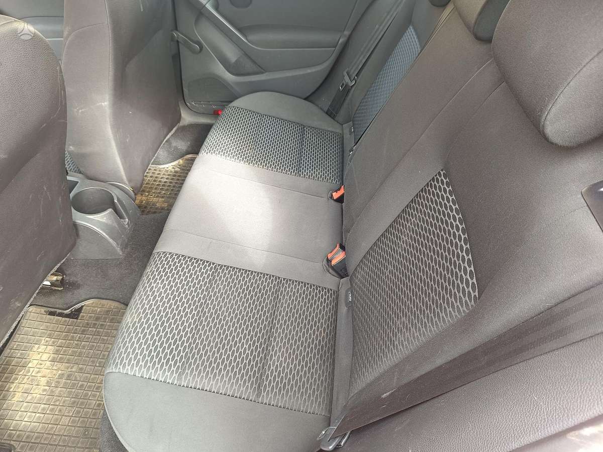Volkswagen Golf - 6