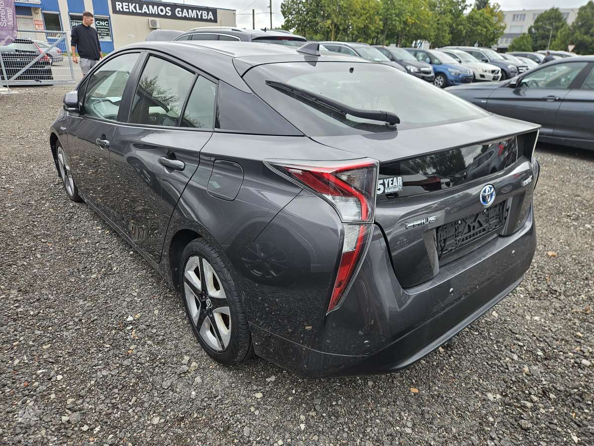 Toyota Prius - 4