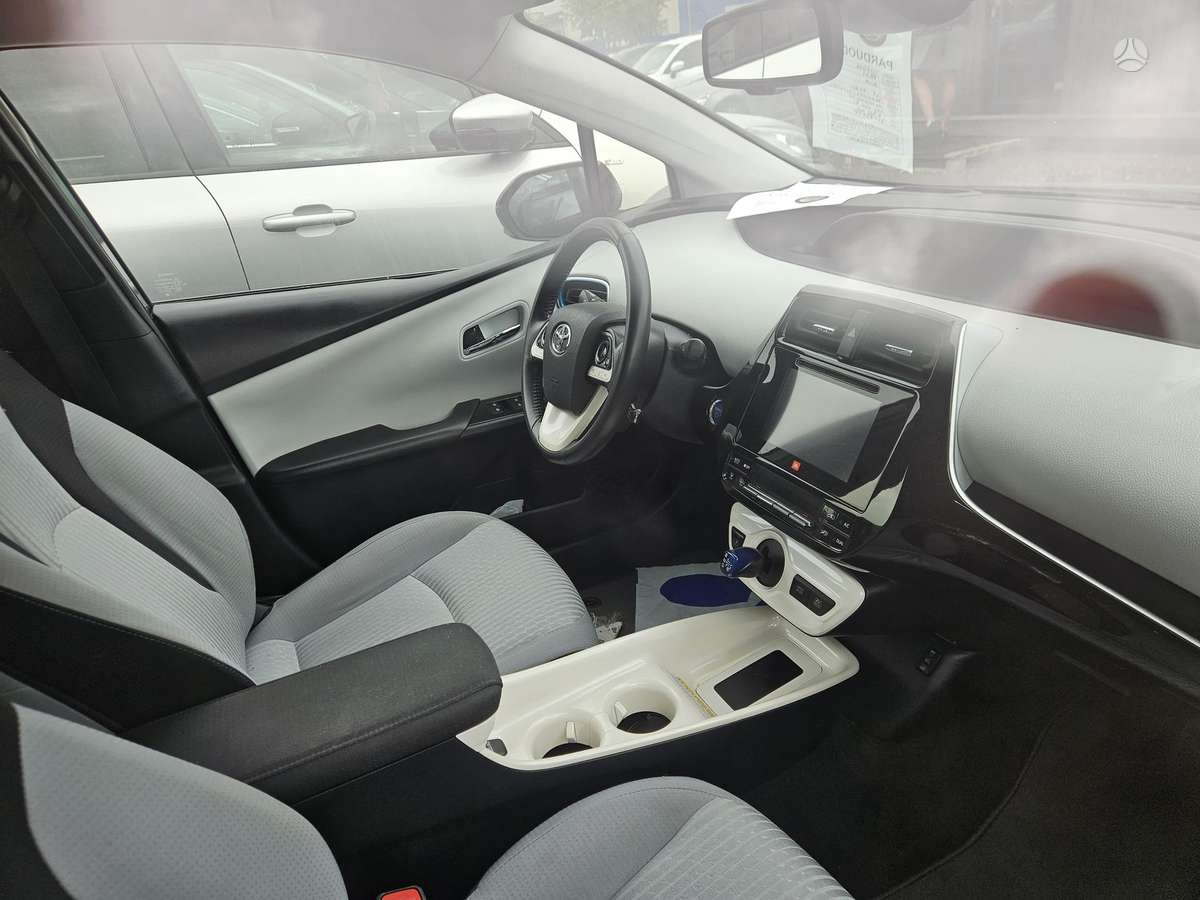 Toyota Prius - 5