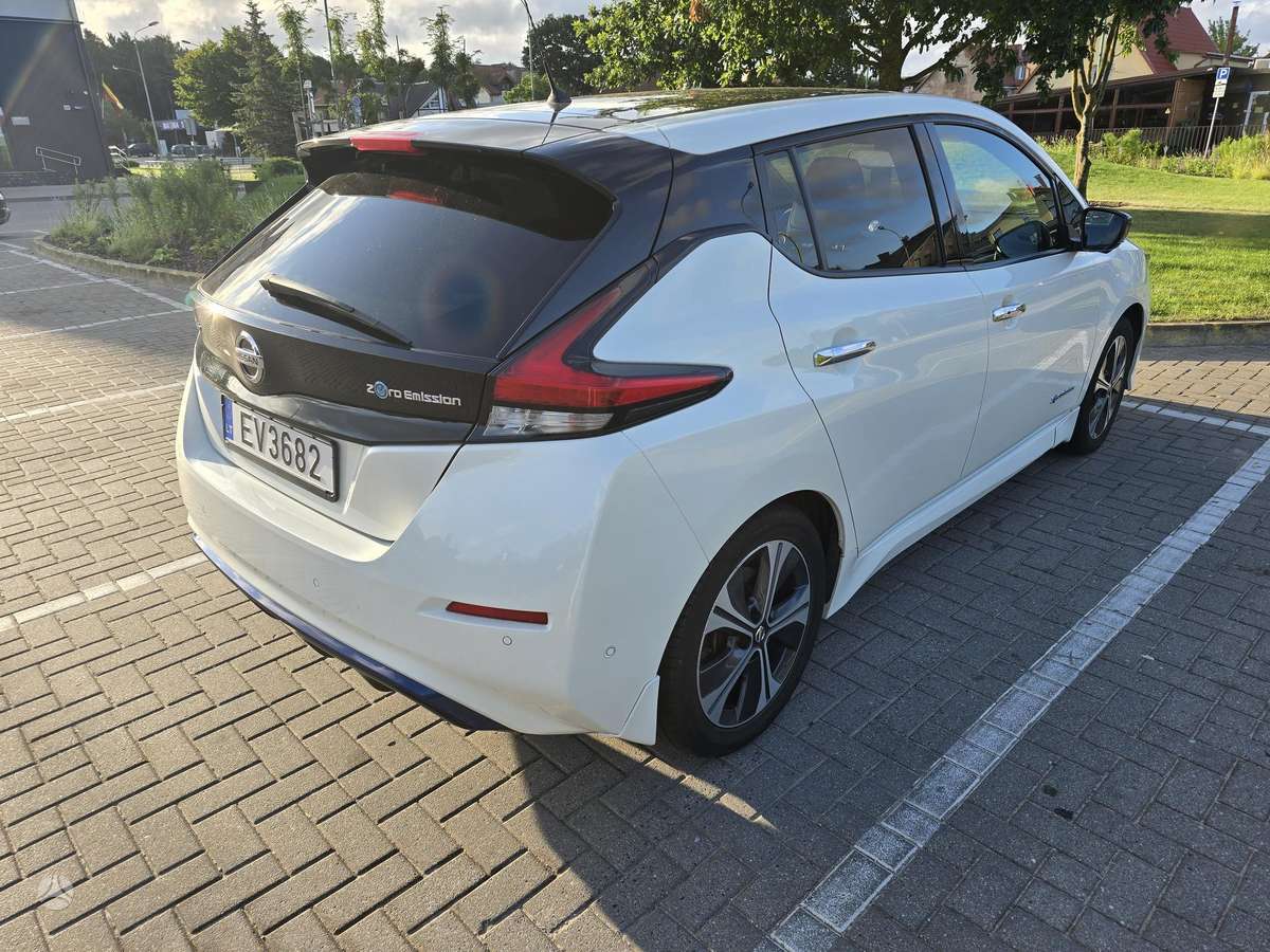 Nissan Leaf, 40 kWh, hatchback