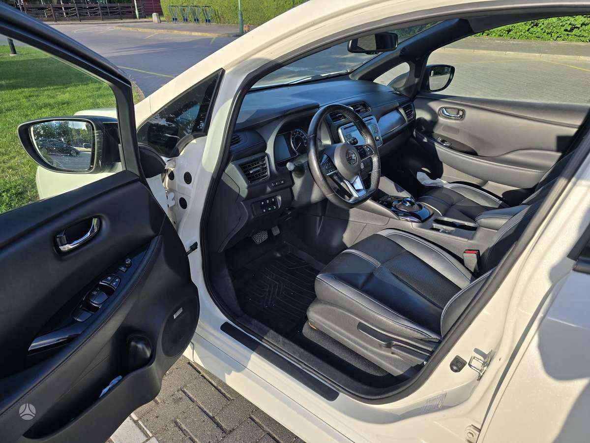 Nissan Leaf, 40 kWh, hatchback