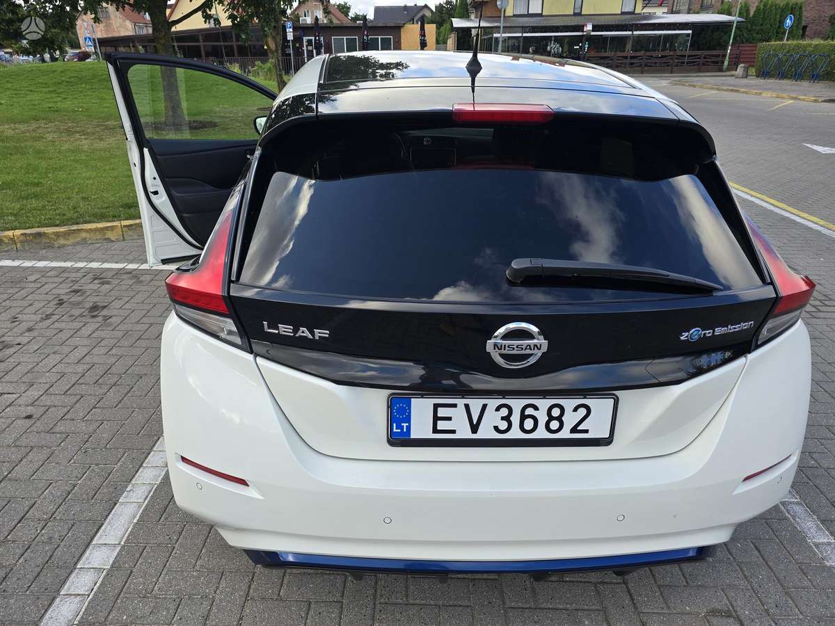 Nissan Leaf, 40 kWh, hatchback