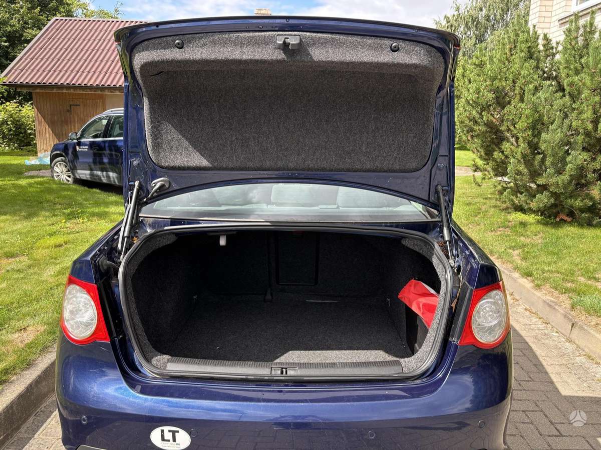 Volkswagen Jetta - 6