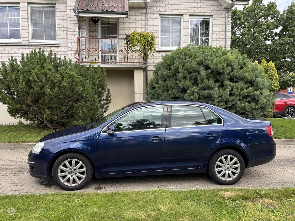 Volkswagen Jetta - 2