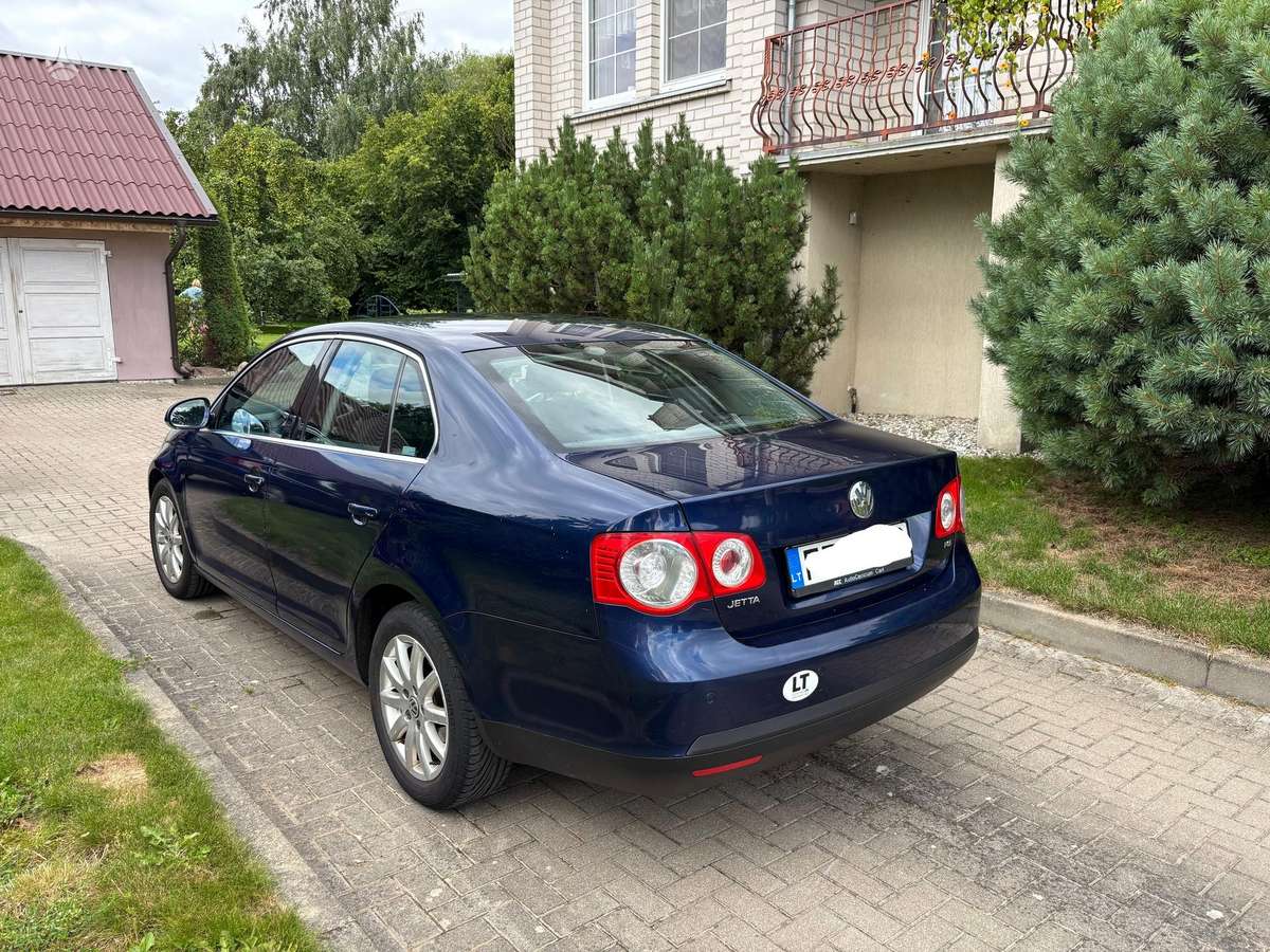 Volkswagen Jetta - 4