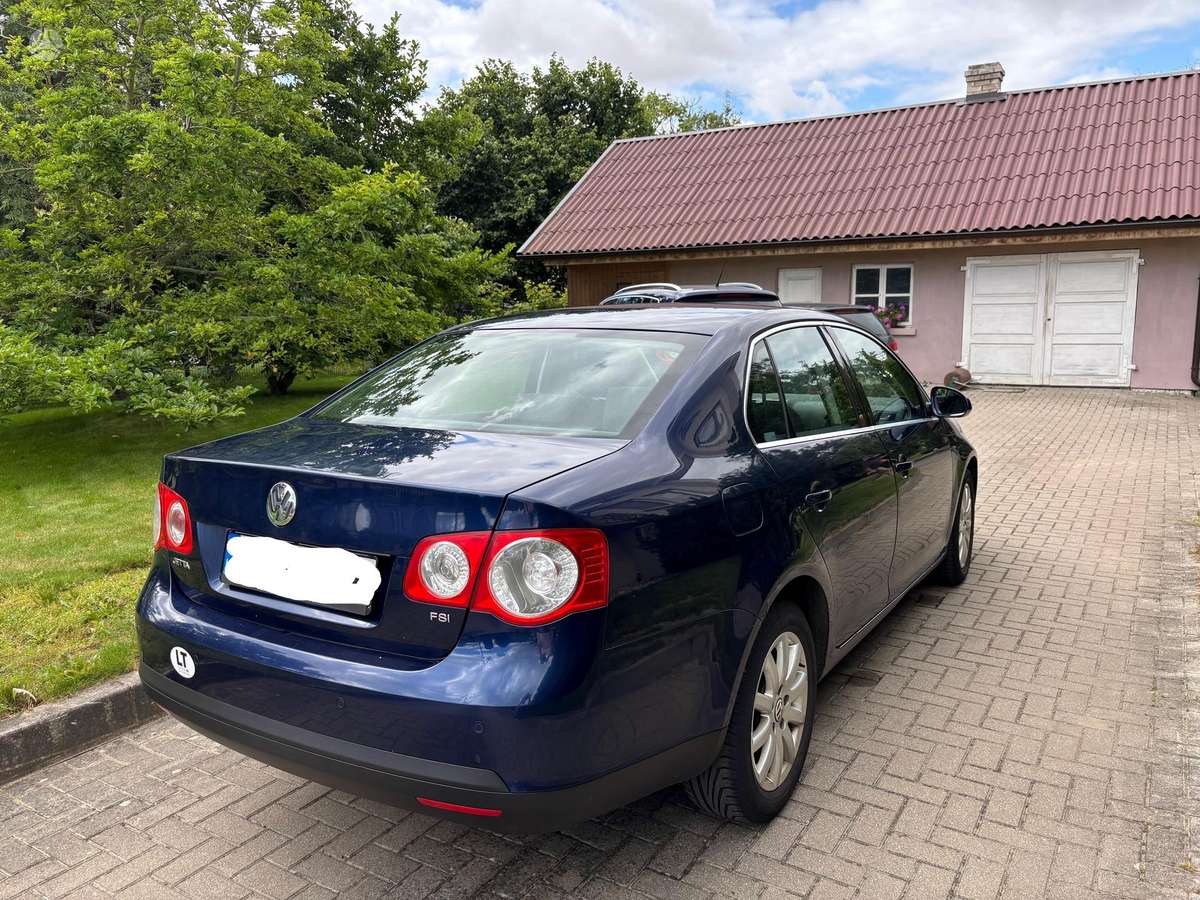 Volkswagen Jetta - 5