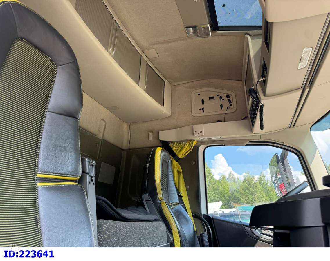 Volvo FH16 550 6X2 Hydraulics, double sleeper