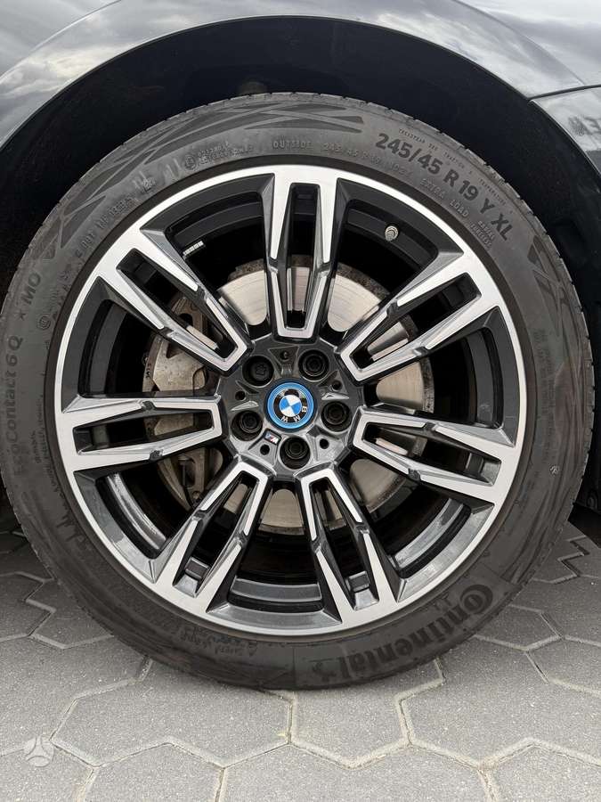 BMW i5, sedanas