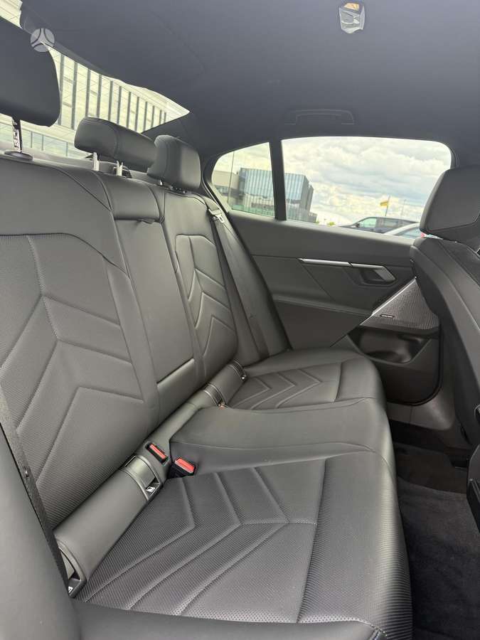 BMW i5, sedanas